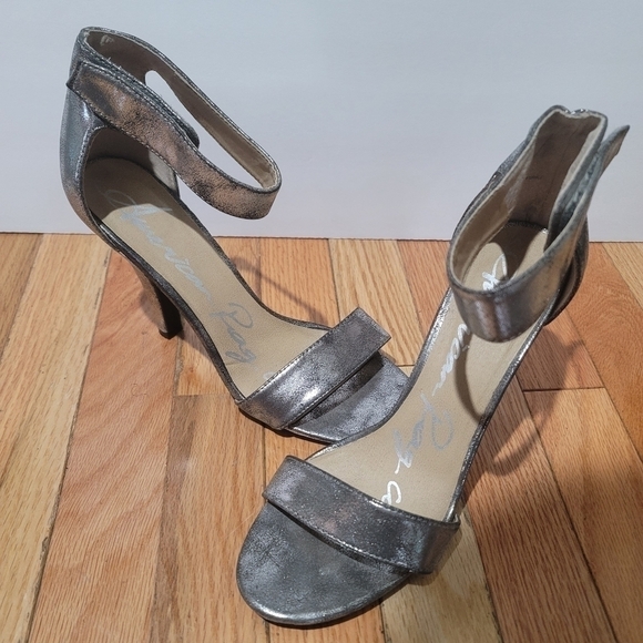 Americian Rag Distressed Metallic Silver Sandals - Picture 3 of 10